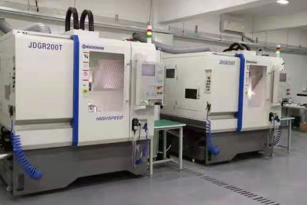 Ultra-precision CNC milling machine