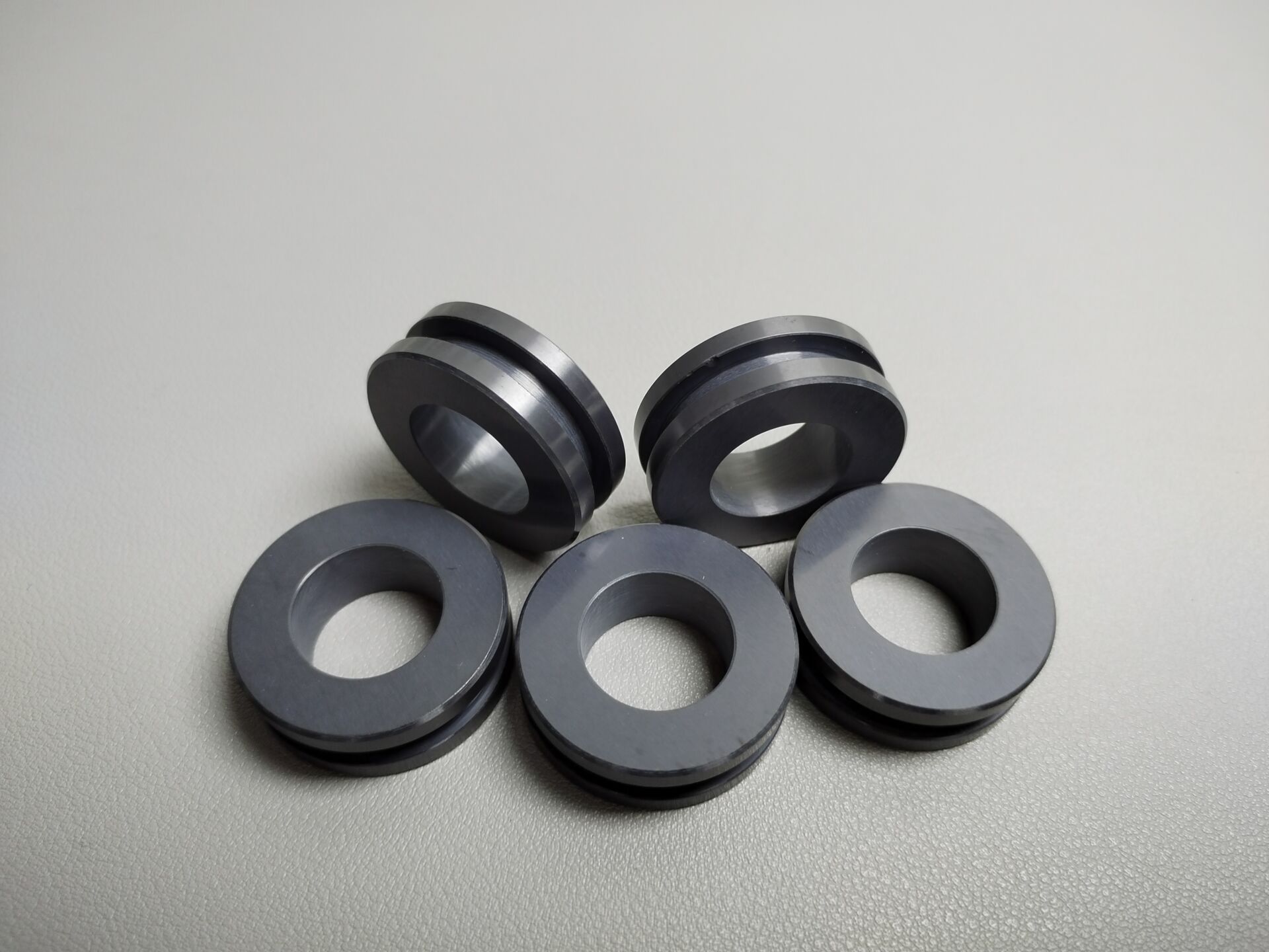 Abstandshalter aus Aluminiumnitrid-Keramik 